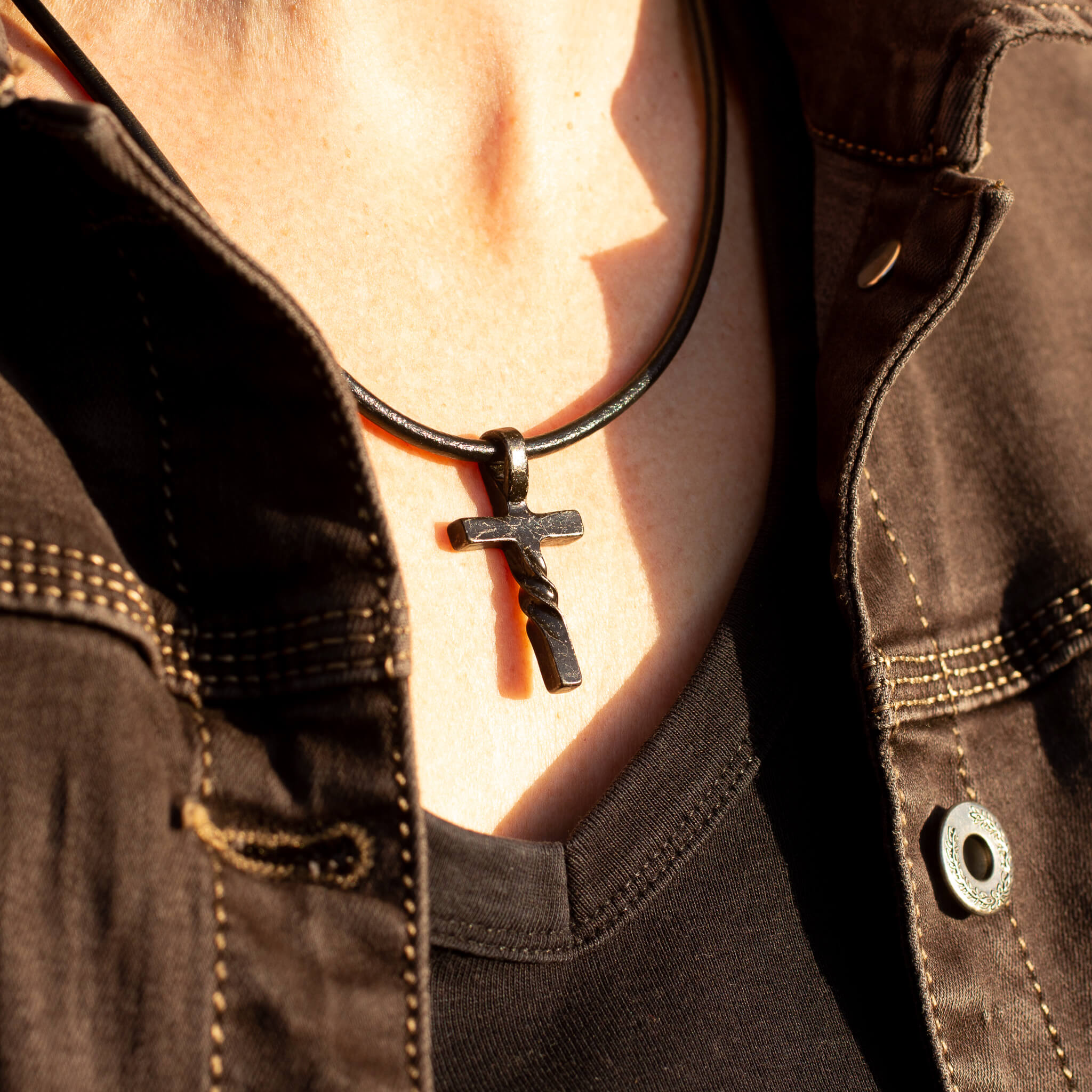 Shadow Cross | Collar | Equannt