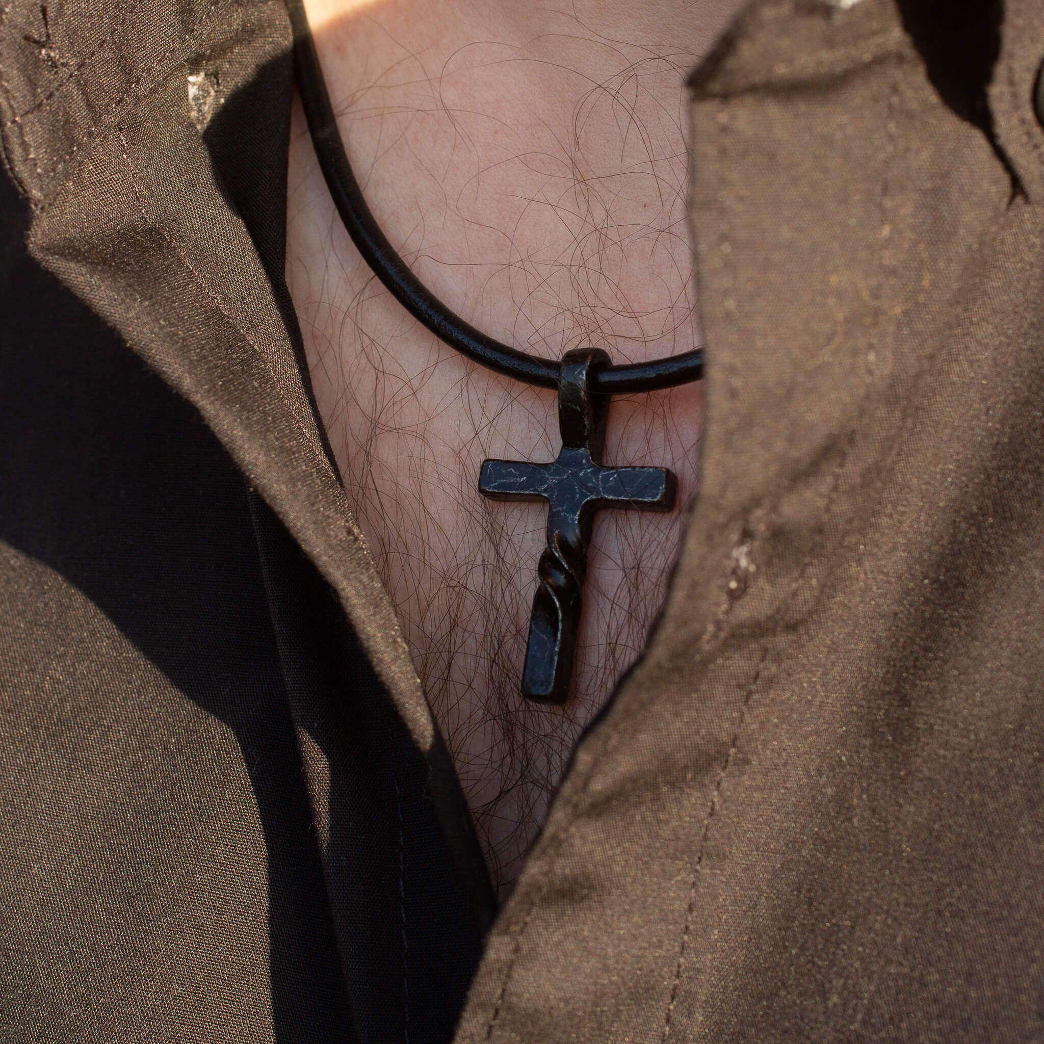 Shadow Cross | Collar | Equannt